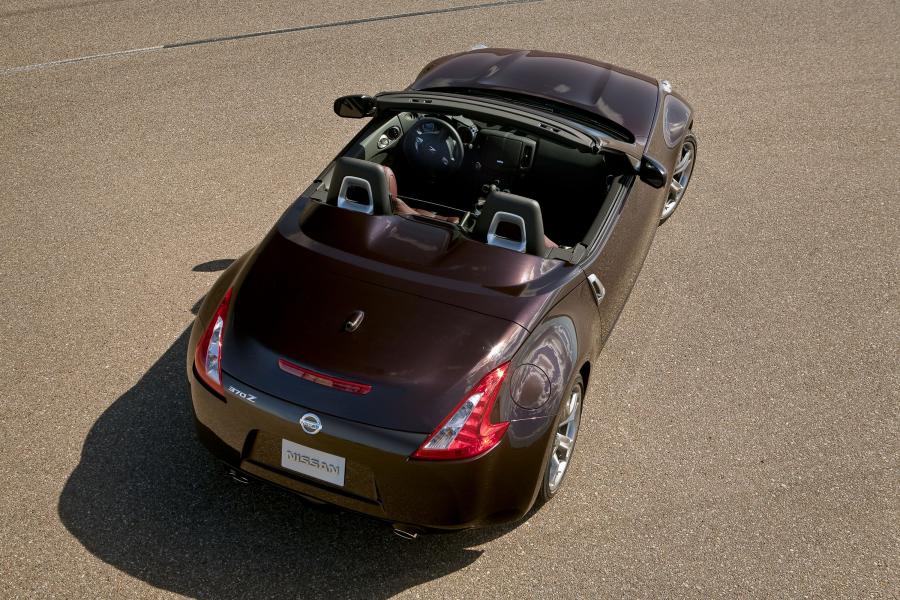  Nissan 370Z Roadster 2010 года  (фото 18 из 21)